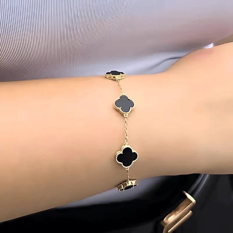 Collar Trébol de la Suerte – ¡Elegancia y Protección en un Solo Accesorio! 🔥 Promoción Relámpago: ¡Llévate el collar y recibe una pulsera de regalo! 💰 Paga solo al recibir, 🚚 Envío gratis a toda Colombia y ⏳ ¡OFERTA VÁLIDA SOLO HASTA HOY!