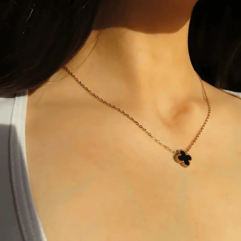 Collar Trébol de la Suerte – ¡Elegancia y Protección en un Solo Accesorio! 🔥 Promoción Relámpago: ¡Llévate el collar y recibe una pulsera de regalo! 💰 Paga solo al recibir, 🚚 Envío gratis a toda Colombia y ⏳ ¡OFERTA VÁLIDA SOLO HASTA HOY!